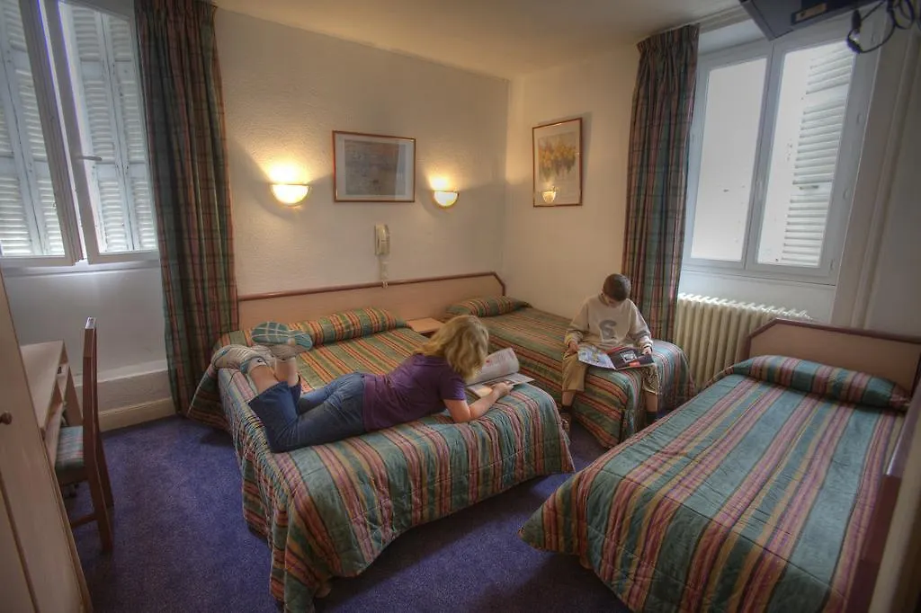Hotel De Nevers Лурд