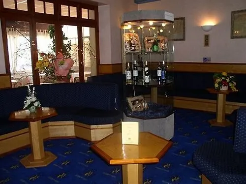 Hotel De Nevers Lourdes 2*,