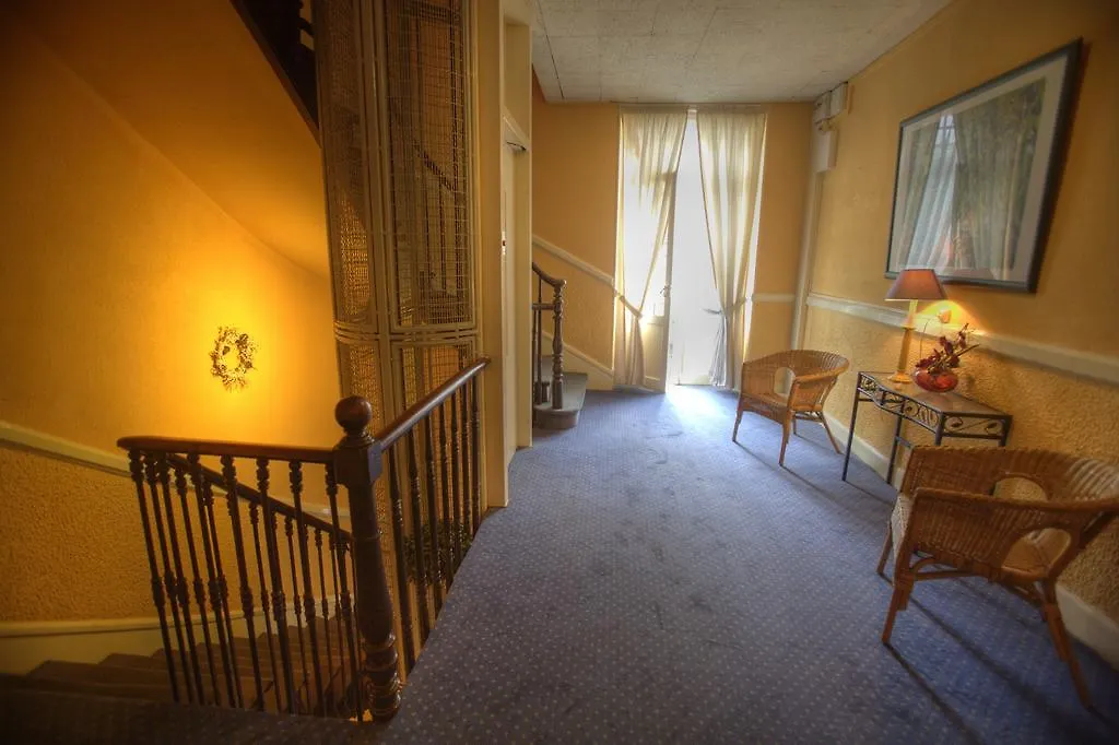 Hotel De Nevers Лурд
