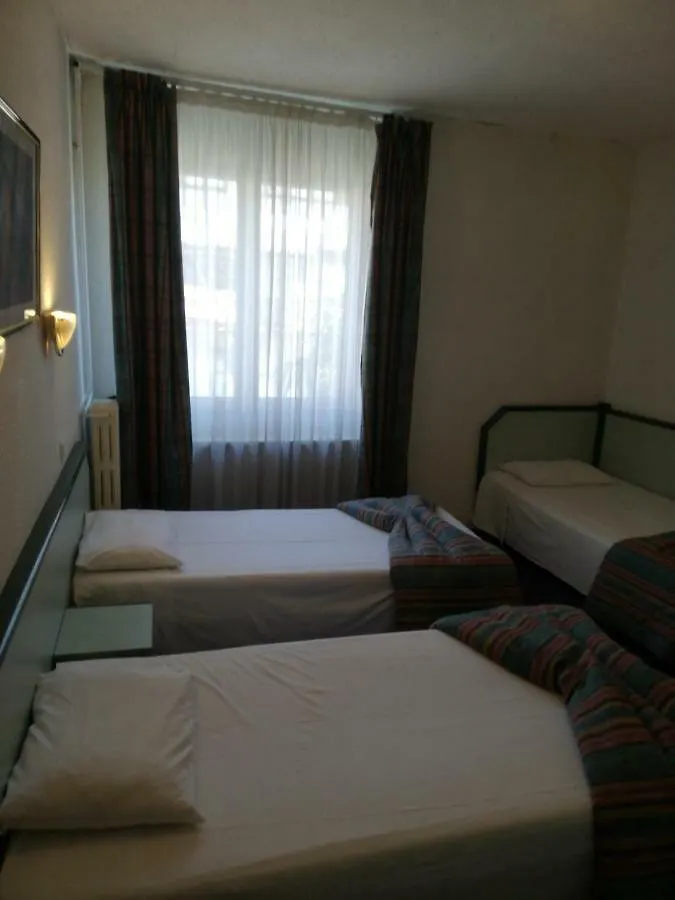 Hotel De Nevers Лурд Франция
