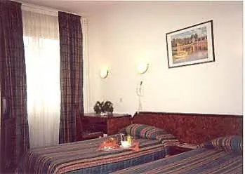 Hotel De Nevers Lourdes