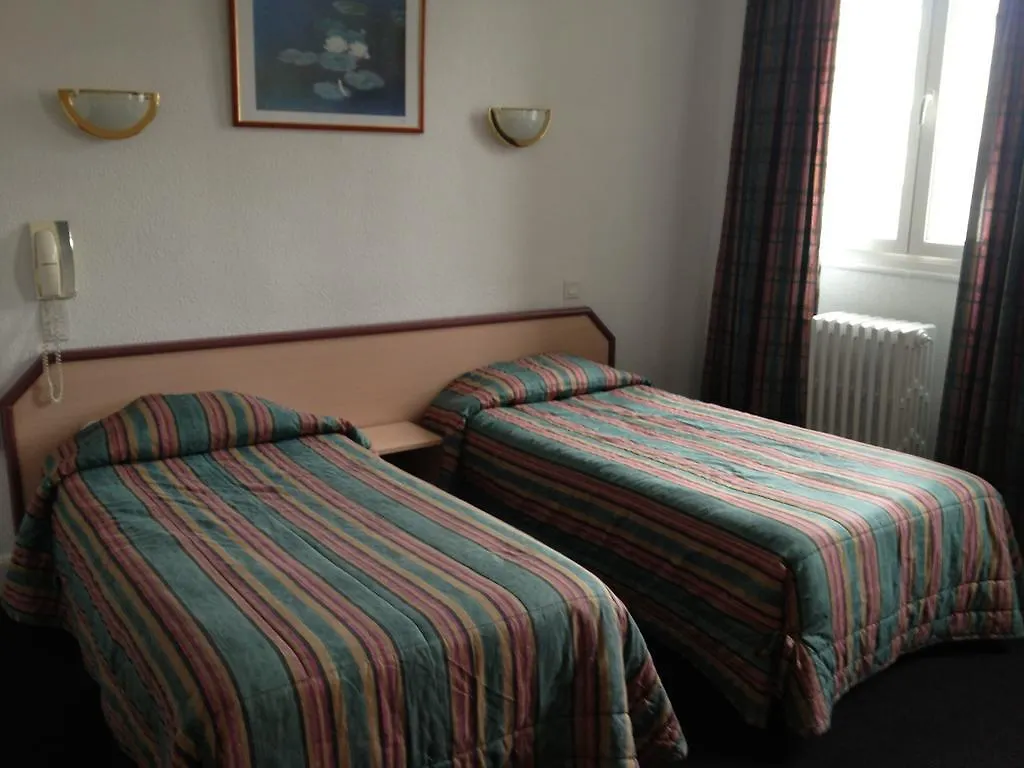 Hotel De Nevers Lourdes 2*,
